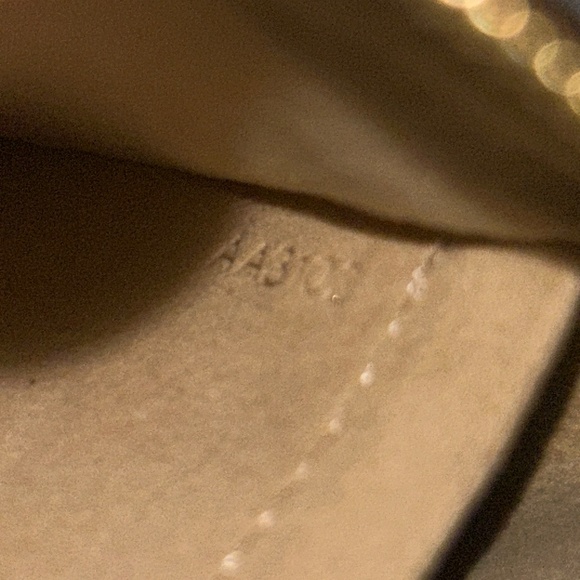 Louis Vuitton LV purse ( great condition ) - Picture 11 of 12